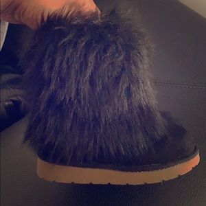 Toddler black fur booties from GAP. Size 7